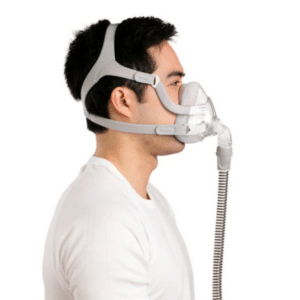 Hombre de perfil llevando la mascarilla airtouch f20