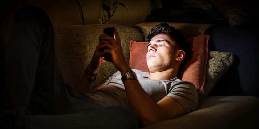 Todo lo que debes saber sobre el desfase del sueño en adolescentes