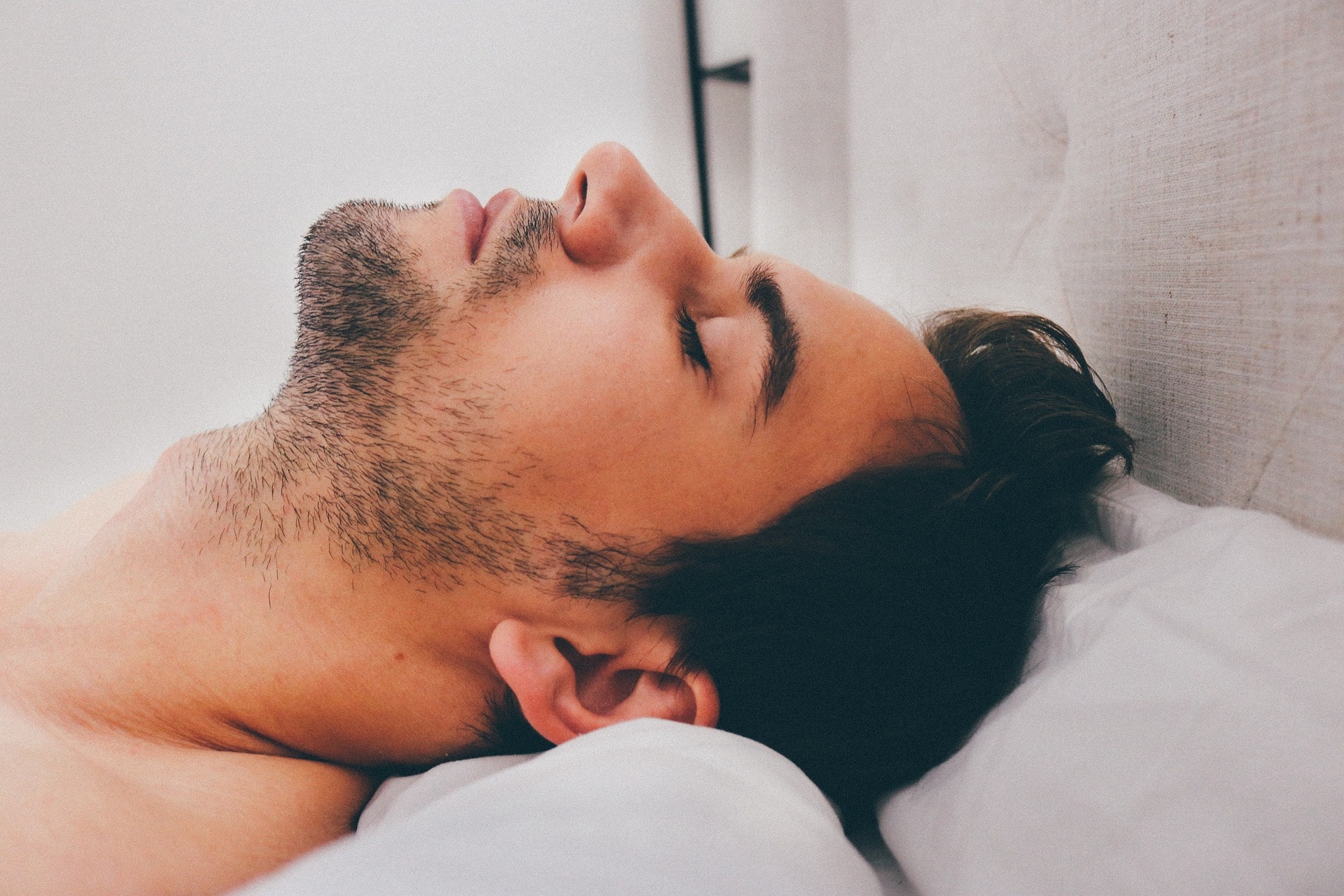 La mascarilla CPAP te ayuda a combatir la apnea del sueño, y debes reemplazarla periódicamente para su efectividad.
